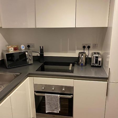 Spacious 1 Bed Relocation Apartment Free Parking, 布赖尔利希尔 外观 照片
