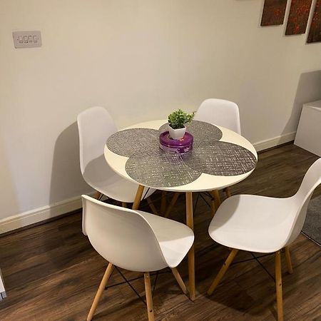 Spacious 1 Bed Relocation Apartment Free Parking, 布赖尔利希尔 外观 照片