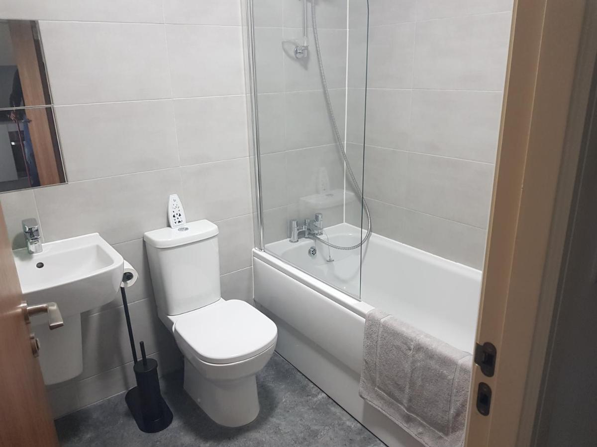 Spacious 1 Bed Relocation Apartment Free Parking, 布赖尔利希尔 外观 照片
