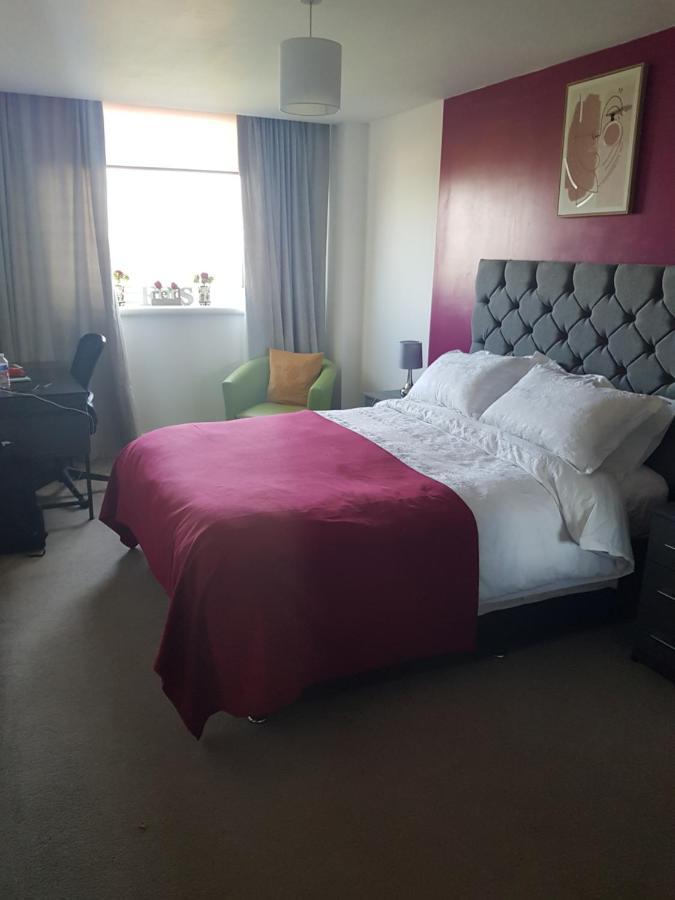 Spacious 1 Bed Relocation Apartment Free Parking, 布赖尔利希尔 外观 照片