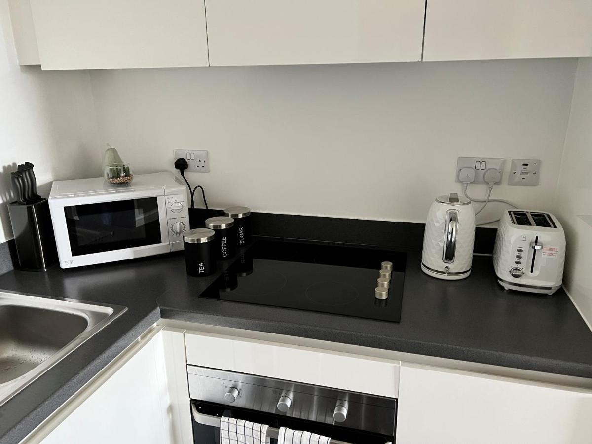 Spacious 1 Bed Relocation Apartment Free Parking, 布赖尔利希尔 外观 照片