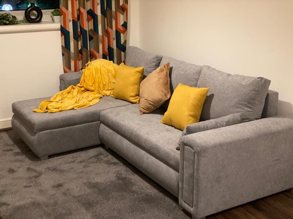 Spacious 1 Bed Relocation Apartment Free Parking, 布赖尔利希尔 外观 照片