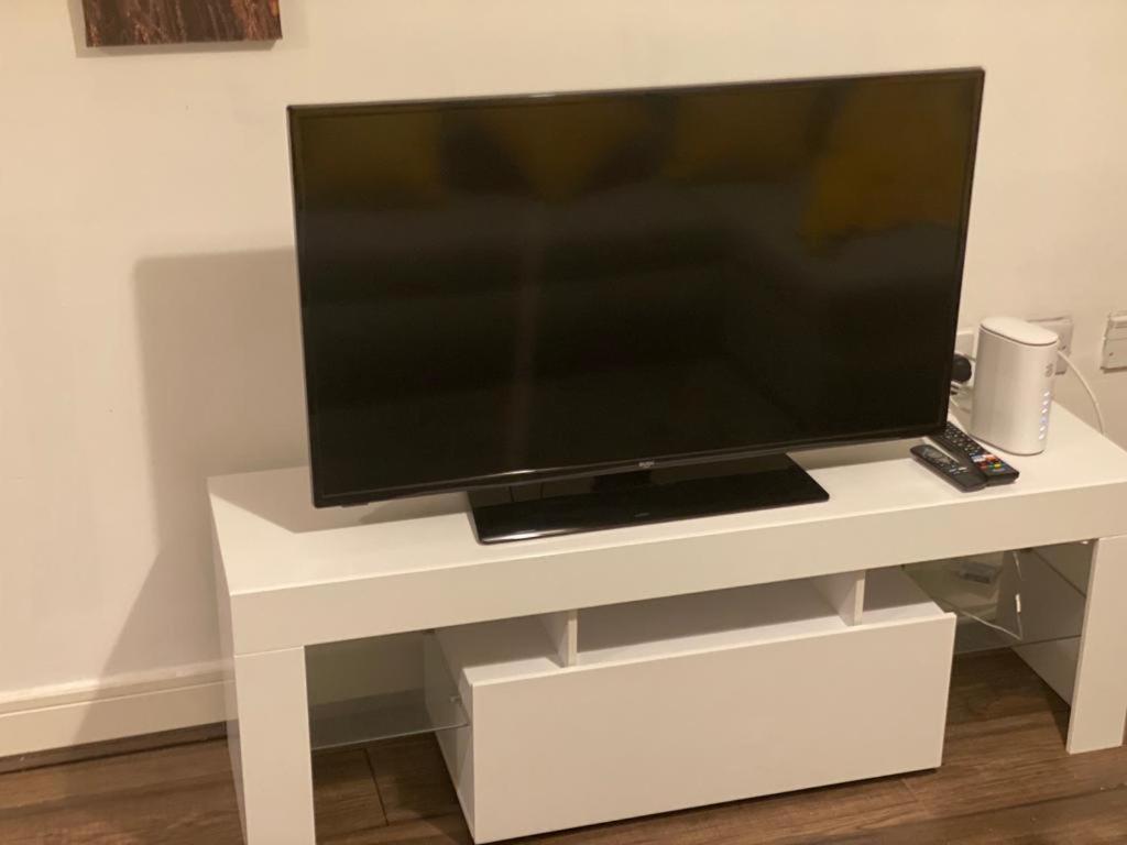 Spacious 1 Bed Relocation Apartment Free Parking, 布赖尔利希尔 外观 照片