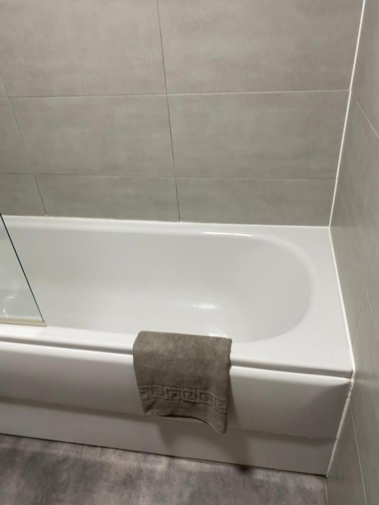 Spacious 1 Bed Relocation Apartment Free Parking, 布赖尔利希尔 外观 照片